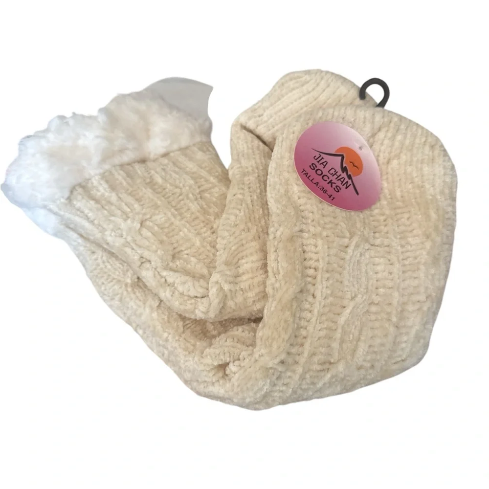 Britt’s knits Cream Cable Knit Socks with Faux Fur Trim NWT